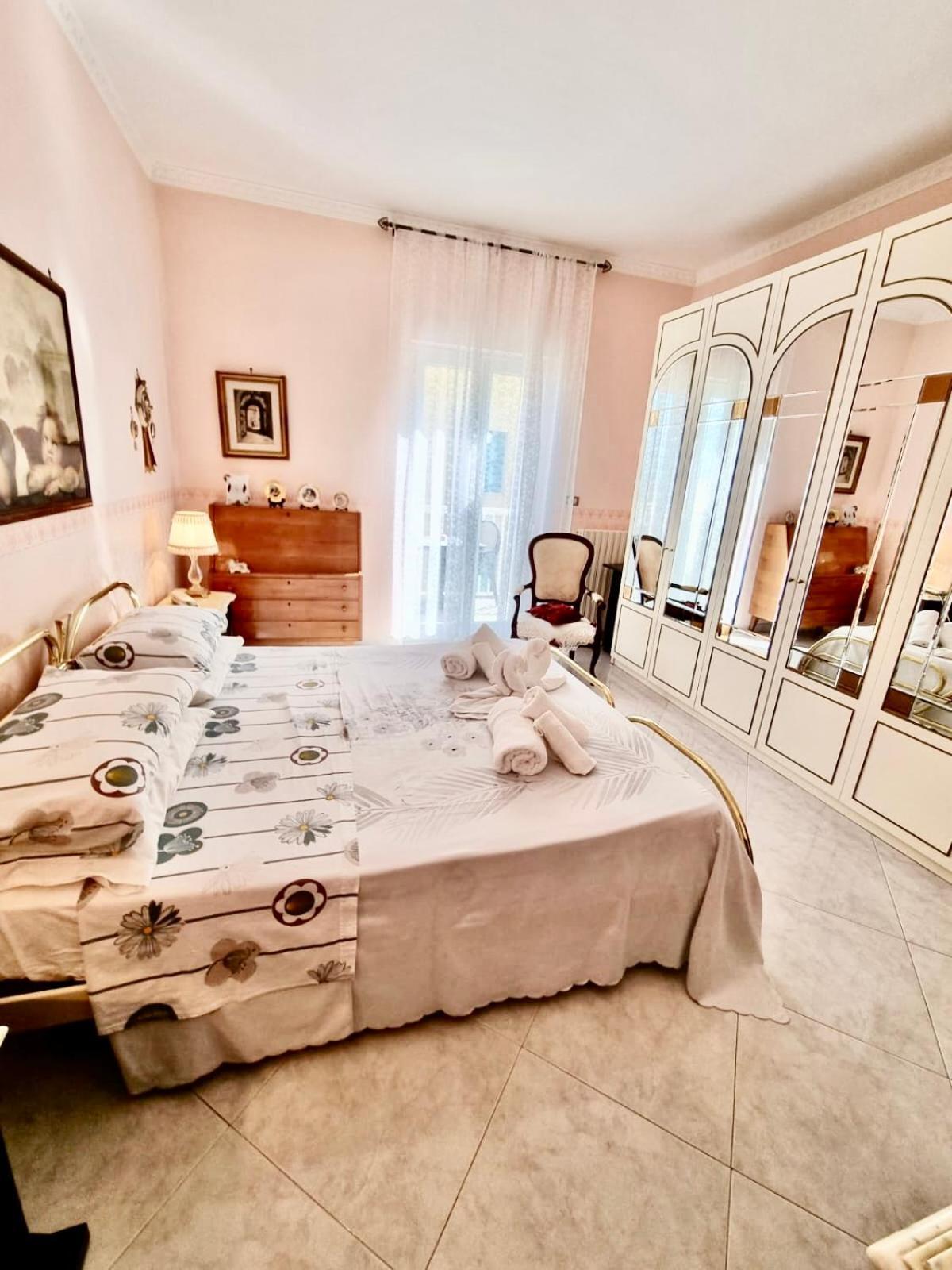 Colasante House Молфета Екстериор снимка