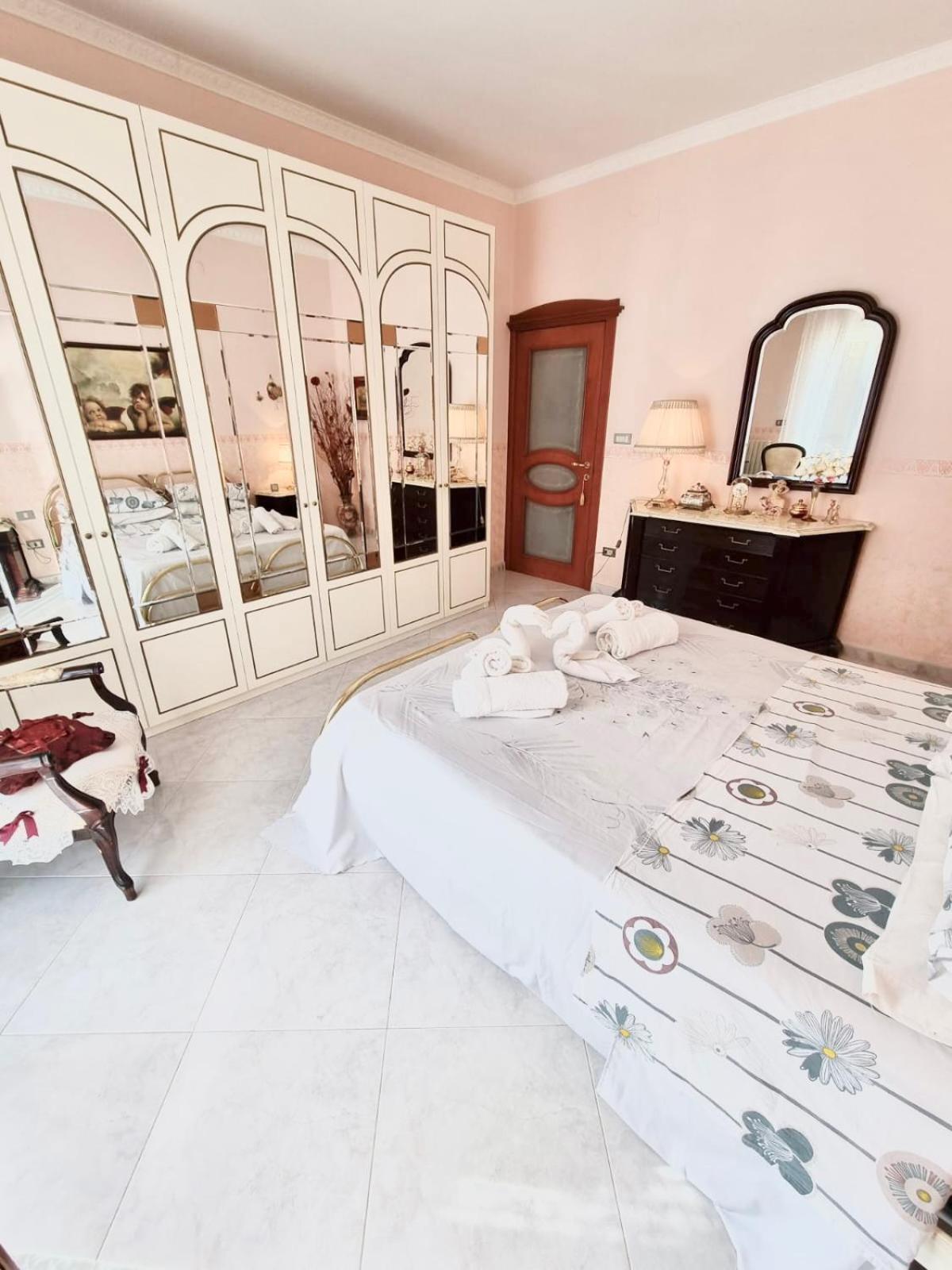 Colasante House Молфета Екстериор снимка